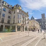 Le Luxe Au Pied De La Cathedrale Cours Langlet